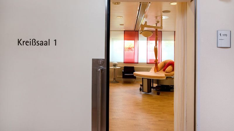 Tür zum Kreißsaal
